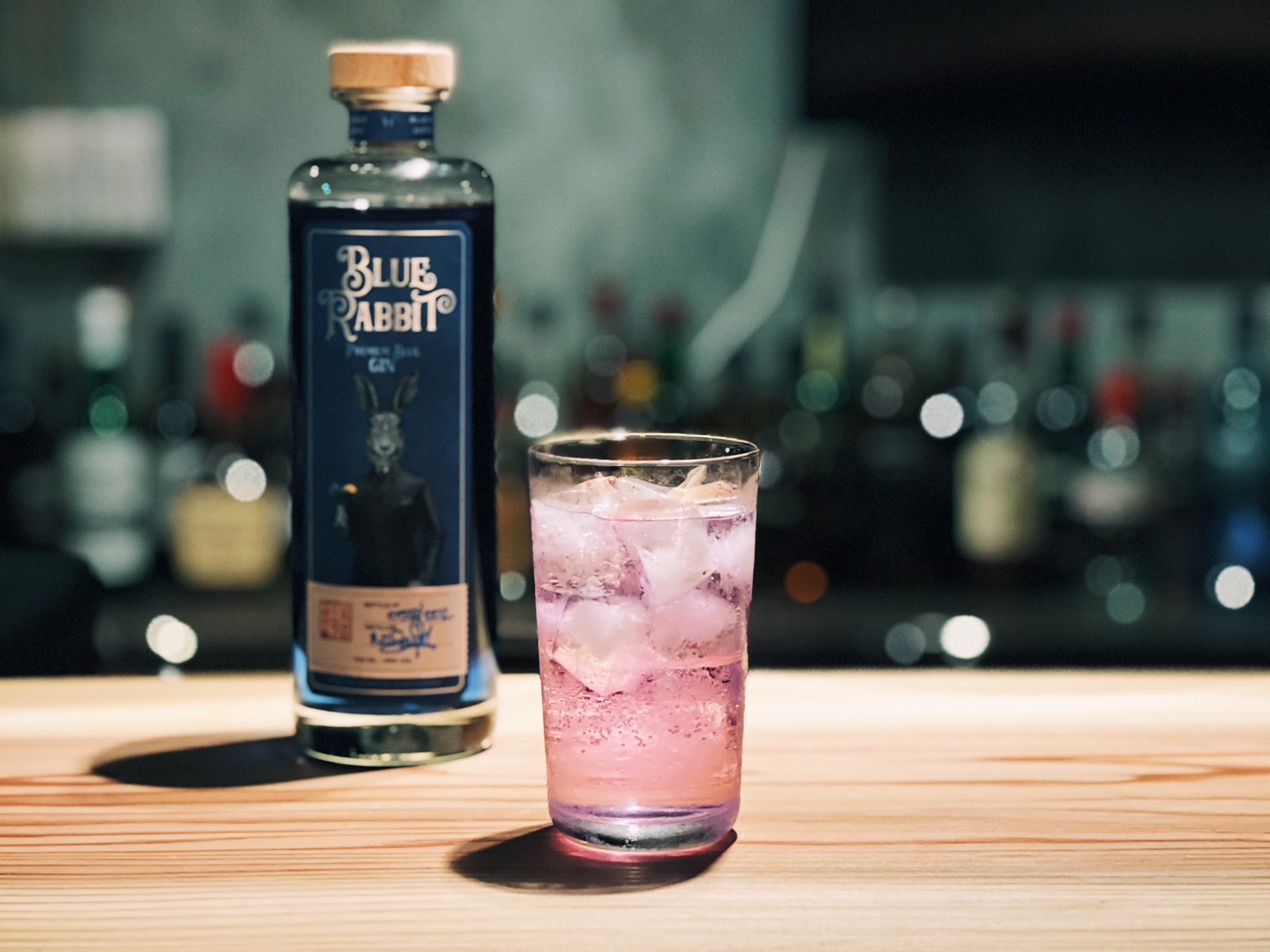 【レビュー・感想】Premium Blue Gin(プレミアムブルージン)の解説：東京都田園調布のBlue Rabbit Distillery製造 クラフトジン・ラボ